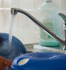 خرید یک مایع ظرفشویی با کیفیت برای صرفه جویی در مصرف آب